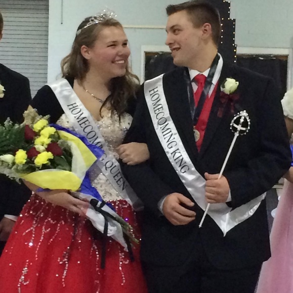 Strapless cream and red sequins gown - Picture 2 of 7
